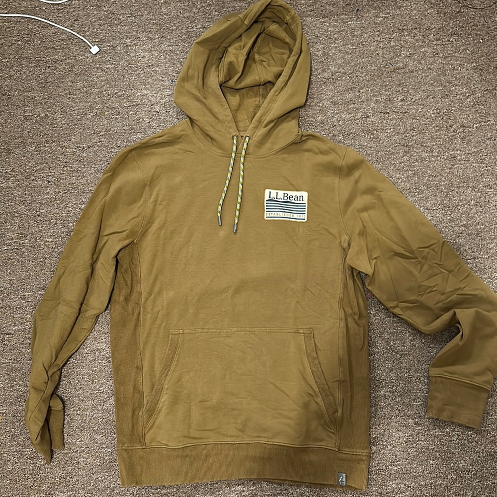 Men’s Medium slightly fitted LL Bean Sweatshirt